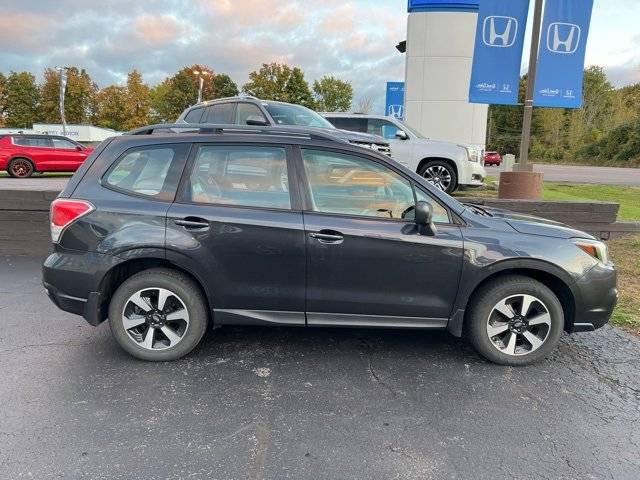 2017 Subaru Forester  AWD photo