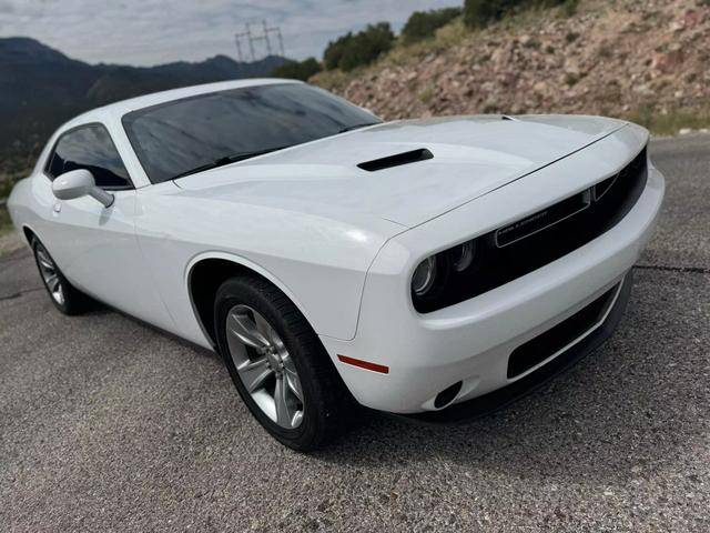 2016 Dodge Challenger SXT RWD photo