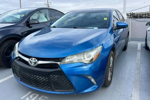 2017 Toyota Camry SE FWD photo