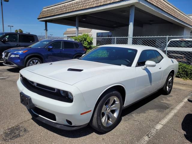2016 Dodge Challenger SXT RWD photo