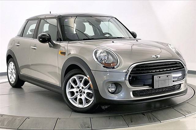 2017 MINI Hardtop 4 Door Cooper FWD photo