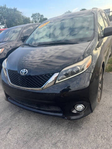 2017 Toyota Sienna SE FWD photo