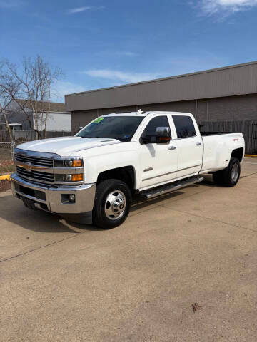 2015 Chevrolet Silverado 3500HD High Country 4WD photo