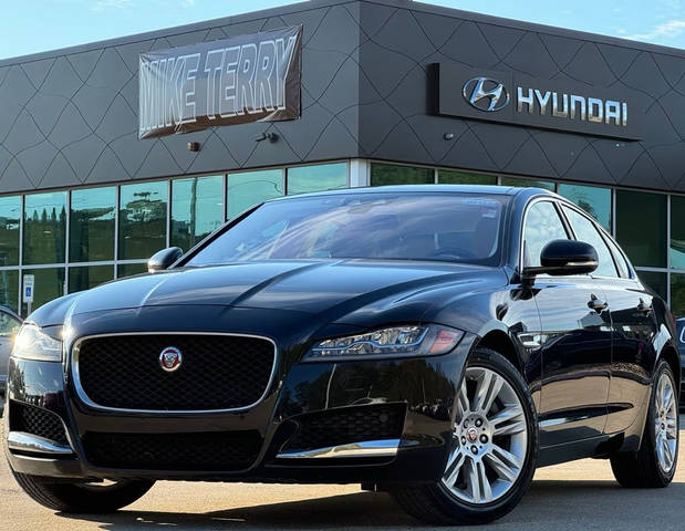 2017 Jaguar XF 35t Premium RWD photo