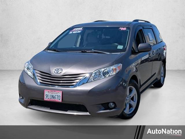 2016 Toyota Sienna LE FWD photo