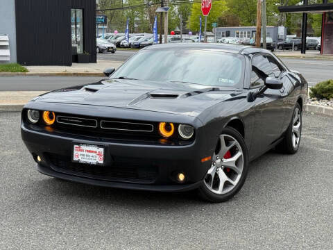 2016 Dodge Challenger SXT Plus RWD photo