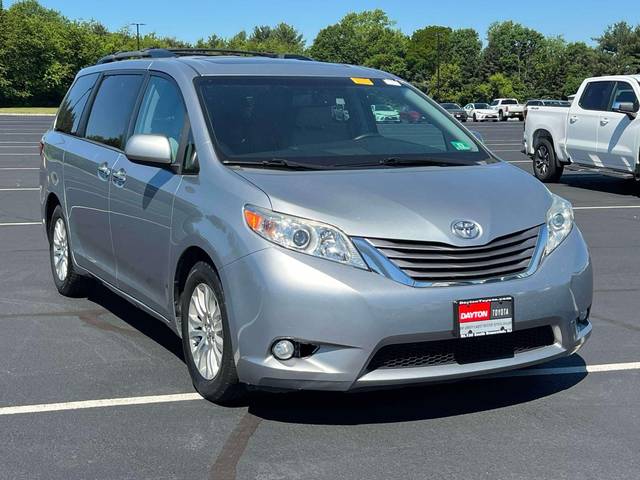 2017 Toyota Sienna XLE FWD photo