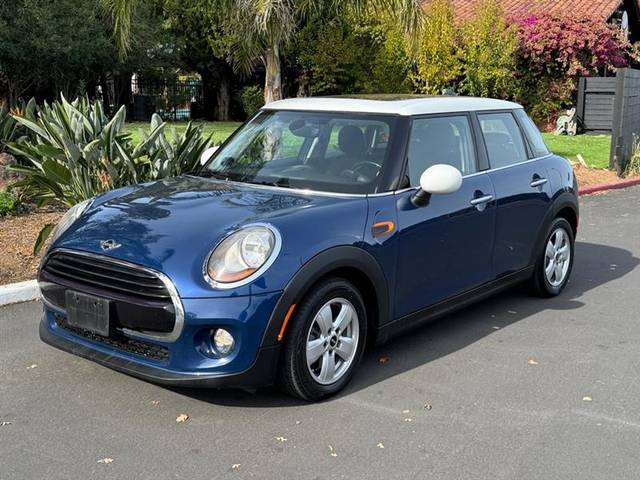 2017 MINI Hardtop 4 Door Cooper FWD photo