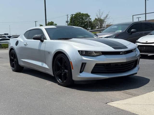 2017 Chevrolet Camaro 2LT RWD photo