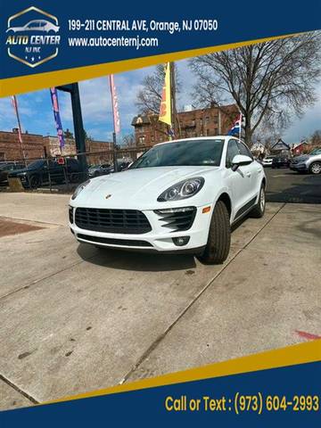 2017 Porsche Macan  AWD photo