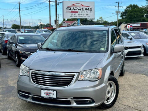 2015 Chrysler Town and Country Touring FWD photo