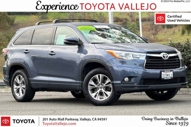 2016 Toyota Highlander LE Plus FWD photo