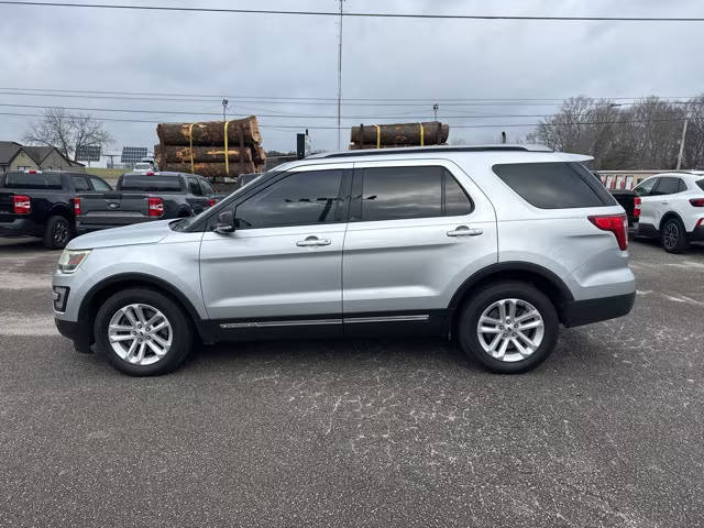 2017 Ford Explorer XLT FWD photo