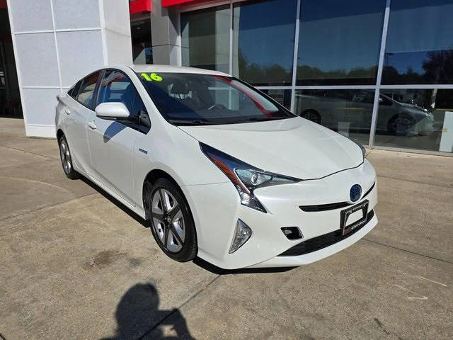 2016 Toyota Prius Four Touring FWD photo