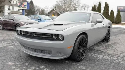 2016 Dodge Challenger SXT RWD photo