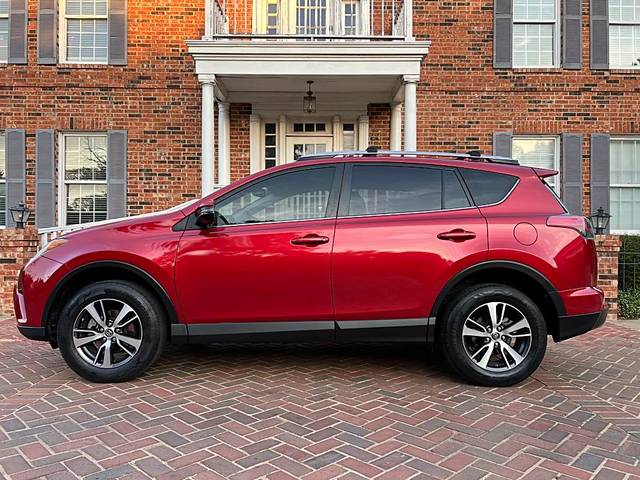 2016 Toyota RAV4 XLE FWD photo