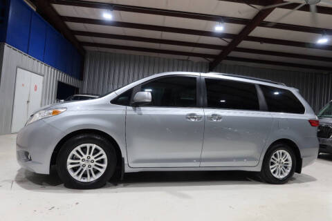 2017 Toyota Sienna XLE Auto Access Seat FWD photo