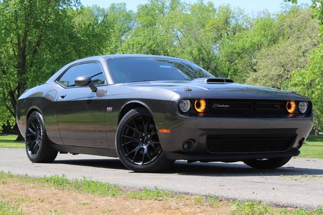 2016 Dodge Challenger R/T Shaker RWD photo