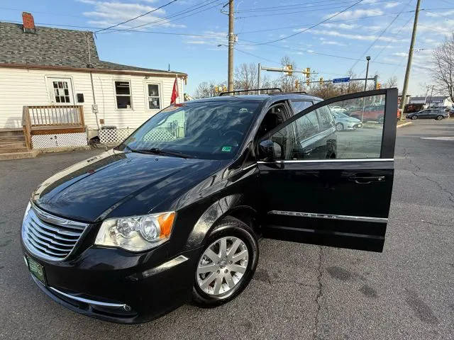 2015 Chrysler Town and Country Touring FWD photo