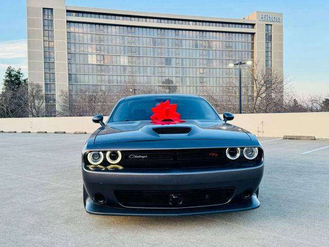 2016 Dodge Challenger SRT 392 RWD photo