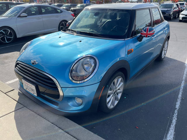 2017 MINI Hardtop 4 Door Cooper FWD photo