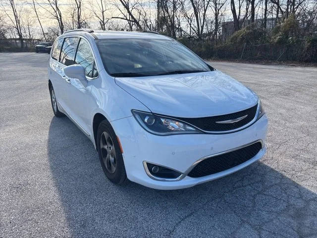 2017 Chrysler Pacifica Minivan Touring-L Plus FWD photo