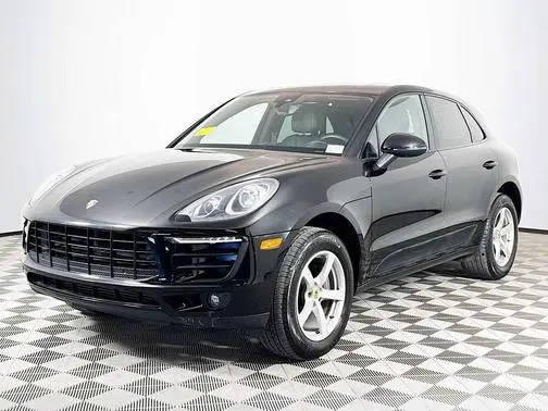 2017 Porsche Macan  AWD photo