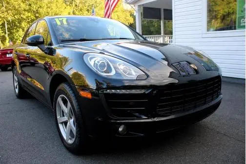2017 Porsche Macan  AWD photo