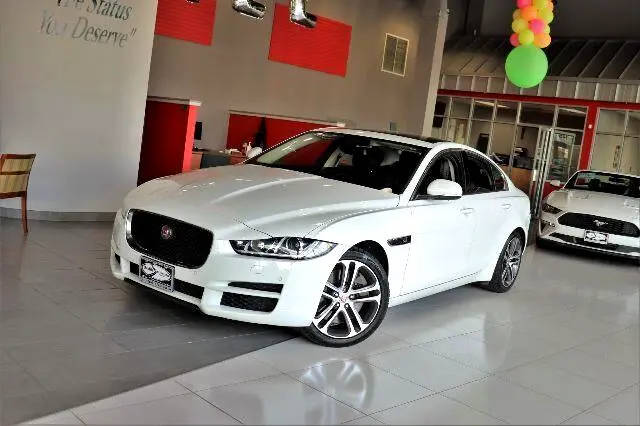 2017 Jaguar XE 35t Premium AWD photo