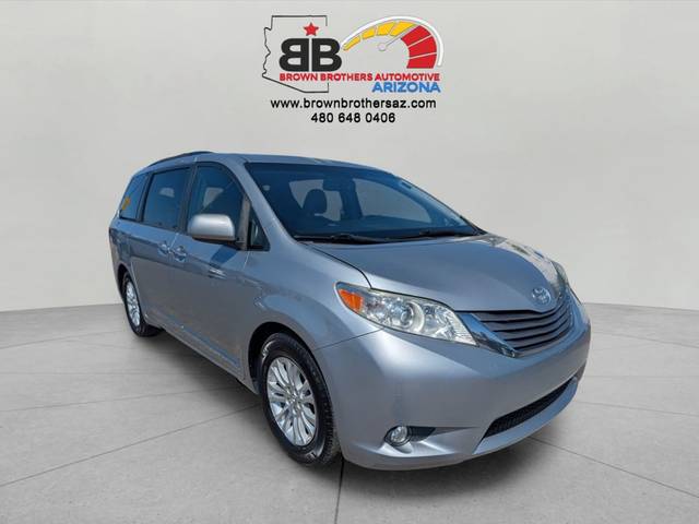 2017 Toyota Sienna XLE FWD photo