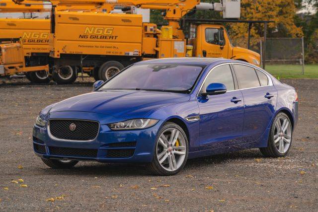 2017 Jaguar XE 35t Prestige AWD photo