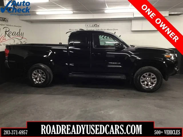 2017 Toyota Tacoma SR5 4WD photo