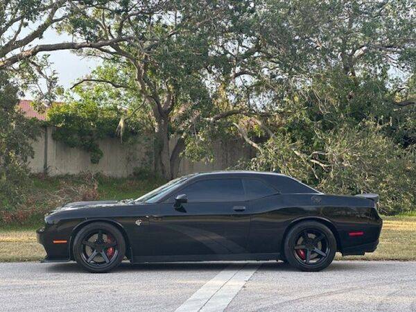 2016 Dodge Challenger SRT Hellcat RWD photo