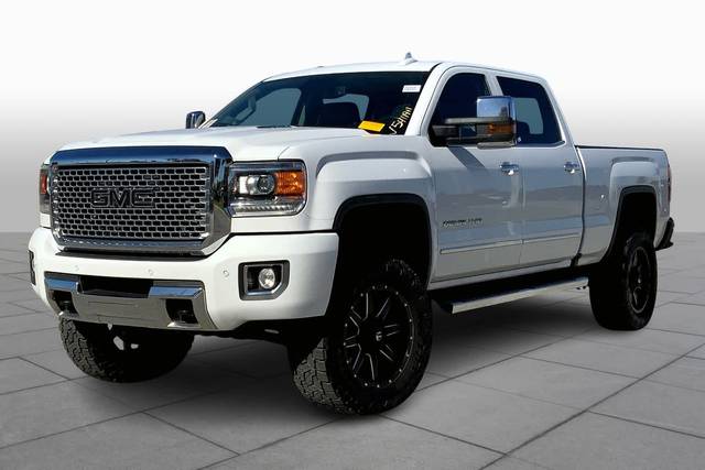 2016 GMC Sierra 2500HD Denali 4WD photo