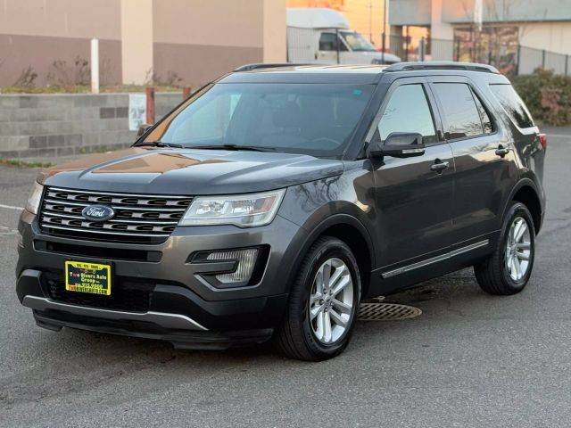 2017 Ford Explorer XLT FWD photo