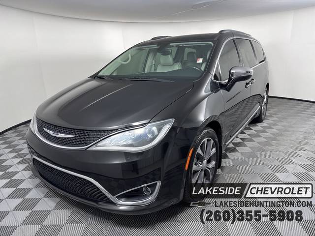 2017 Chrysler Pacifica Minivan Limited FWD photo