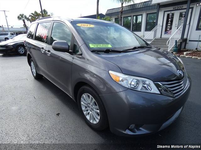 2017 Toyota Sienna XLE FWD photo