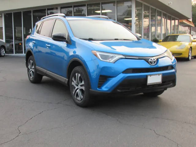 2016 Toyota RAV4 LE AWD photo