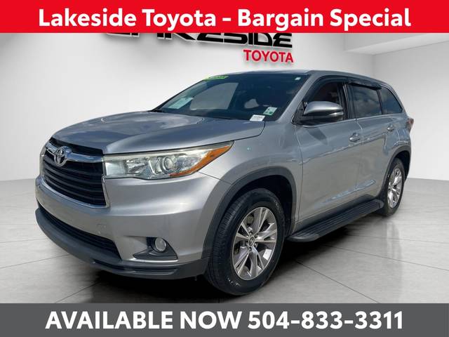 2016 Toyota Highlander LE Plus FWD photo