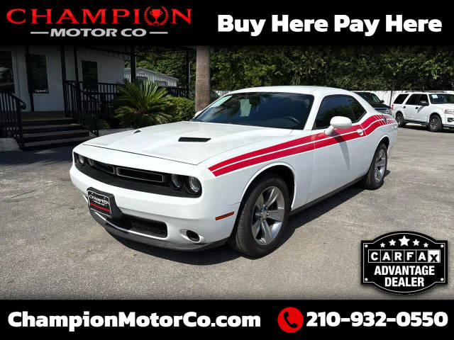 2015 Dodge Challenger SXT RWD photo