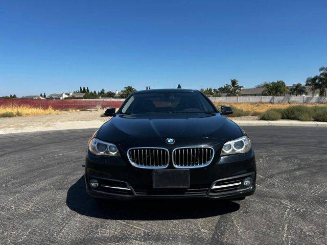 2016 BMW 5 Series 528i RWD photo