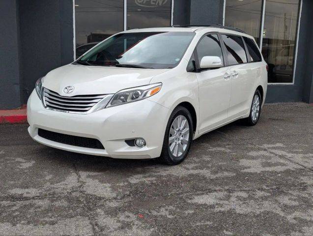 2017 Toyota Sienna Limited FWD photo