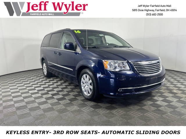 2016 Chrysler Town and Country Touring FWD photo