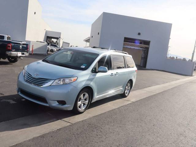 2017 Toyota Sienna LE FWD photo