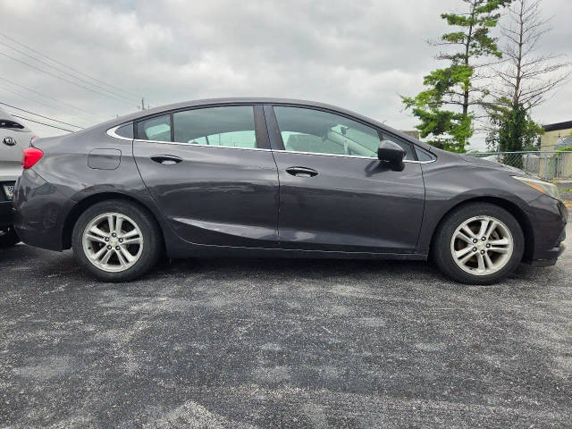 2017 Chevrolet Cruze LT FWD photo