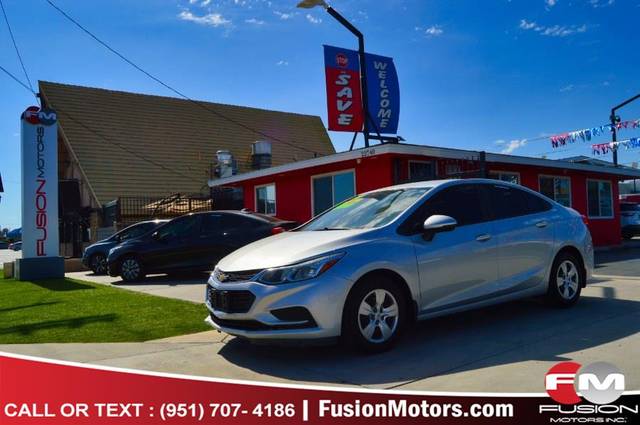 2017 Chevrolet Cruze LS FWD photo