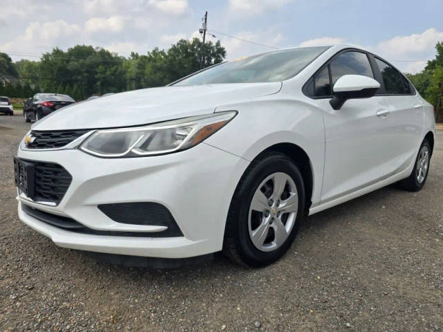 2017 Chevrolet Cruze LS FWD photo