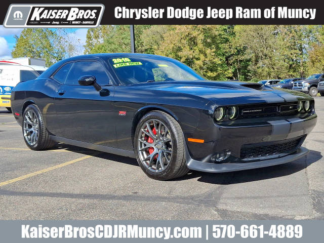 2016 Dodge Challenger SRT 392 RWD photo