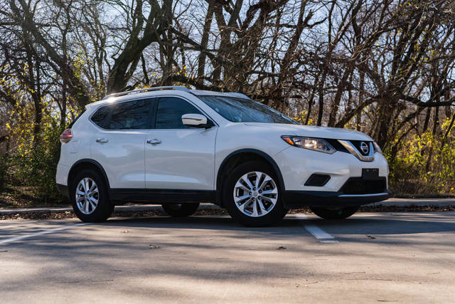 2016 Nissan Rogue SV FWD photo