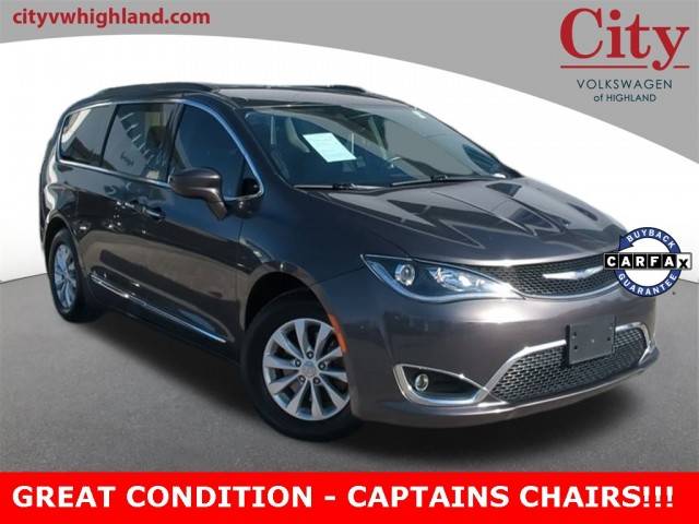 2017 Chrysler Pacifica Minivan Touring-L FWD photo